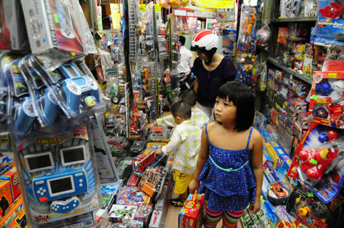 Many toxic Chinese toys found in HCMC