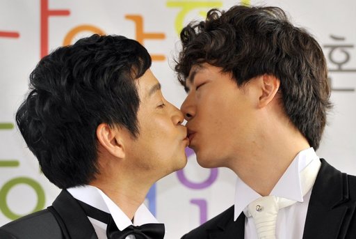 Gay S. Korean filmmaker announces wedding plans