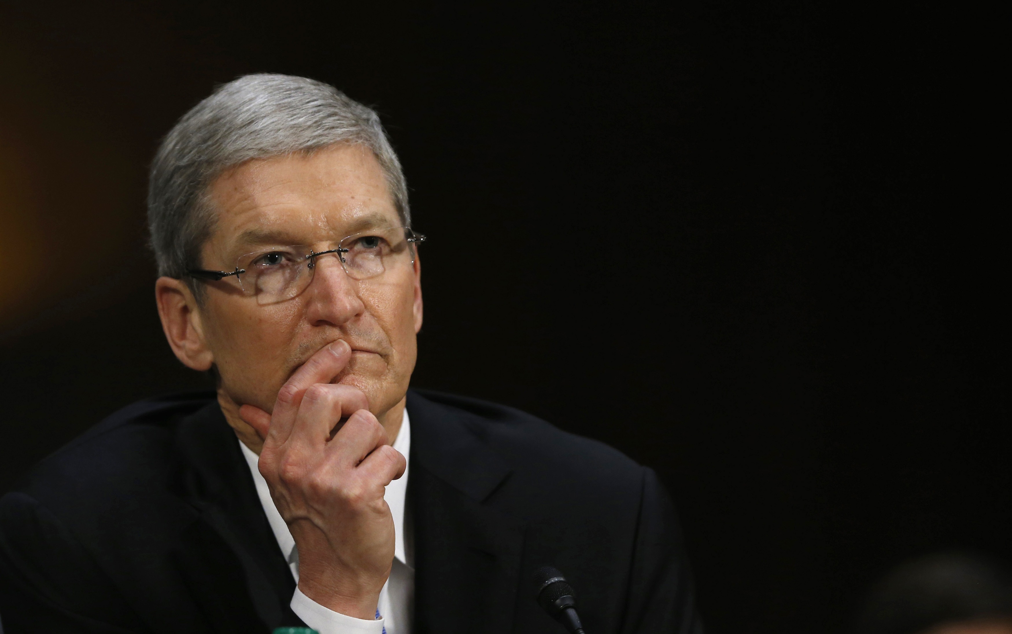 Apple CEO backs workplace protection bill for gays