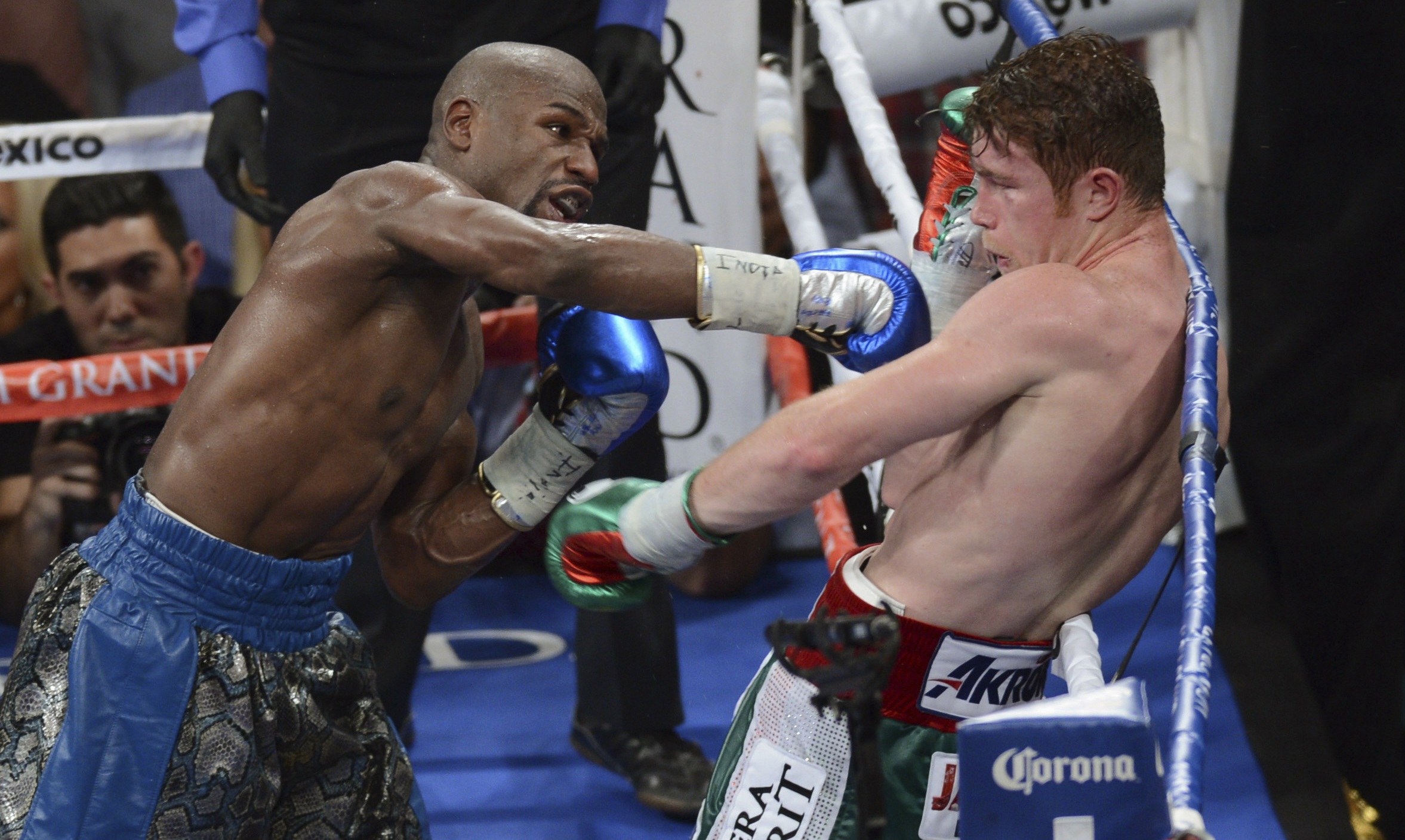 Floyd Mayweather Moves To 45-0 With Decision Over Canelo Alvarez