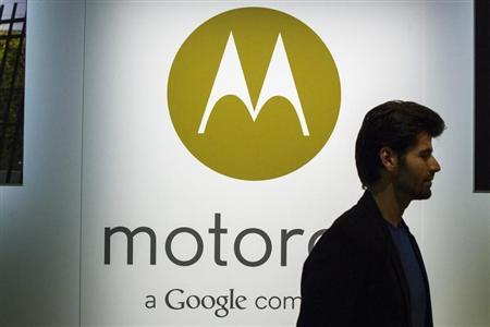 Google's Motorola seeks comeback with low-cost smartphone
