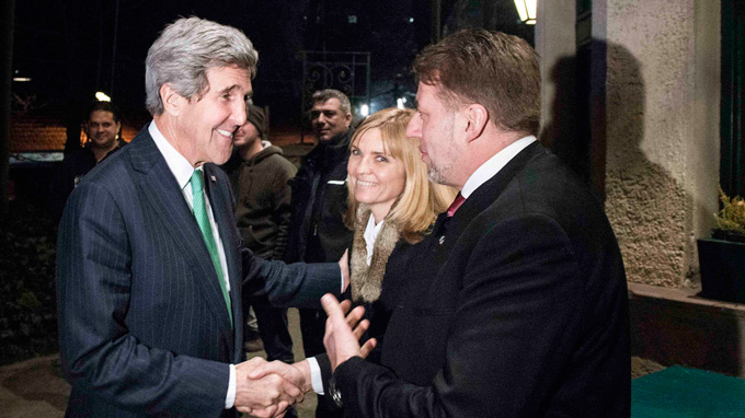 Kerry meets Iranian Foreign Minister Zarif in Munich