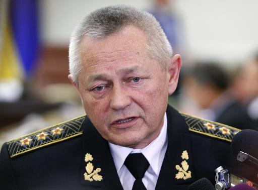 Ukraine sacks defence minister over Crimea