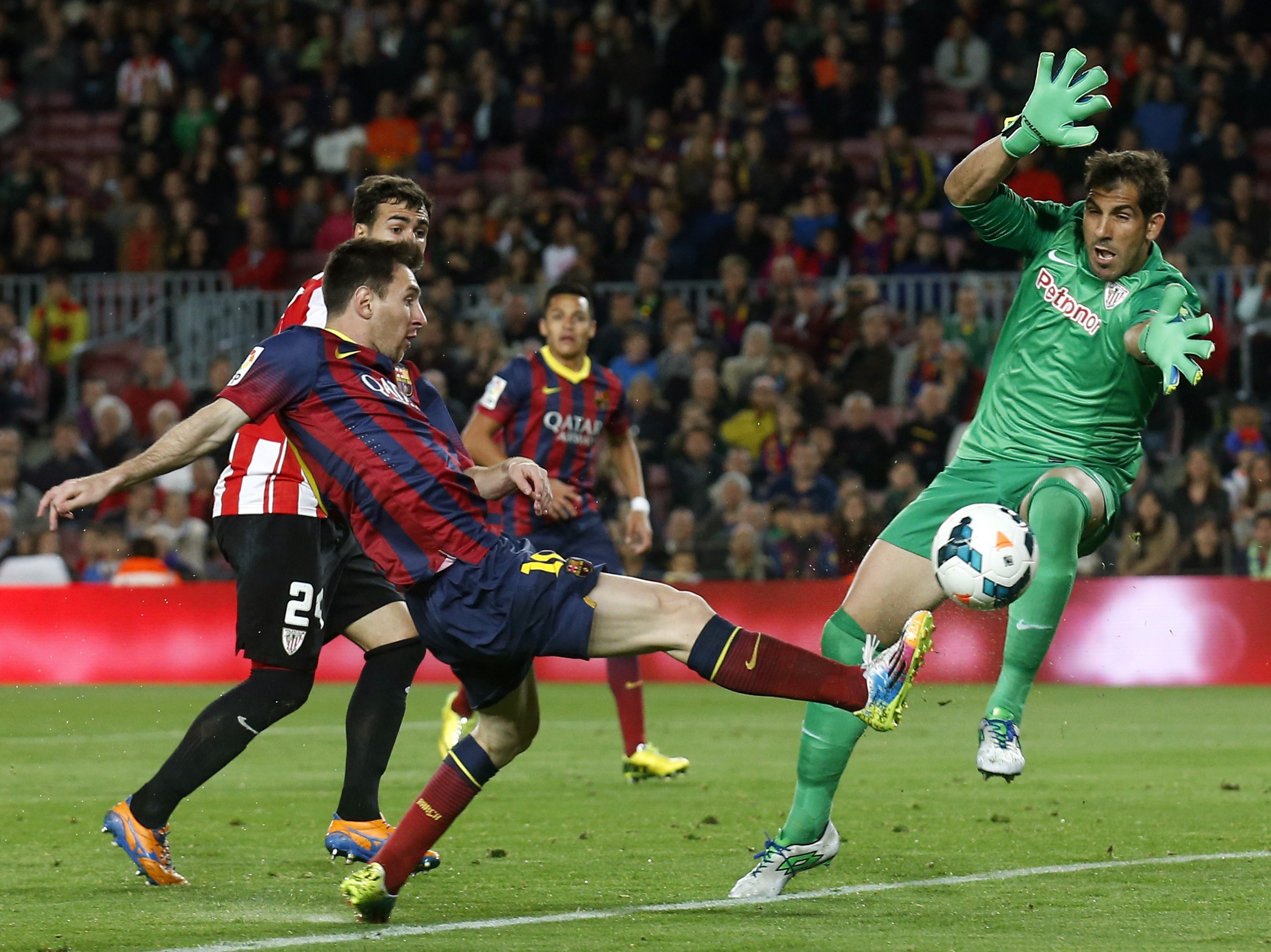 Messi free kick ends Barcelona's nightmare run | Tuoi Tre News
