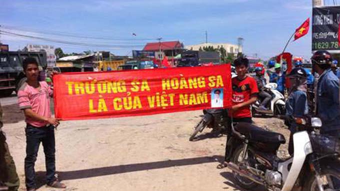 Vietnam police arrest 76 suspected inciters of riots, hooligans in Ha Tinh