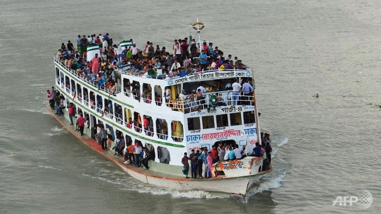 Bangladesh ferry carrying hundreds sinks: officials