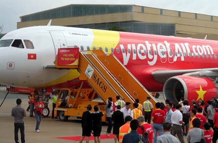 Vietnam flight crew suspended after wrong-airport landing