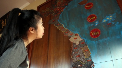 Man creates Vietnam maps with soil from martyrs’ cemeteries