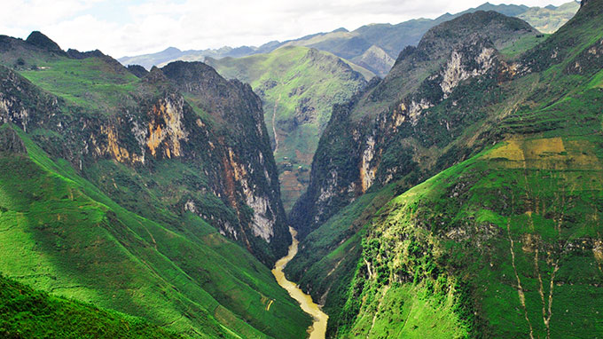 Quarries, hydropower project hurt scenic, int’lly recognized spots in Vietnam
