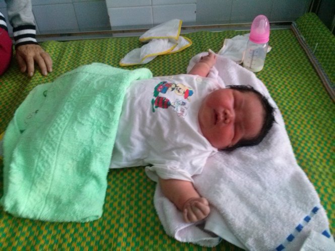 102-kg Vietnam mom gives birth to 6.5-kg baby