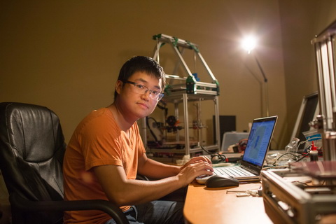 Vietnamese engineer builds low-cost 3D printer