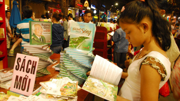 Ho Chi Minh City should have book streets: author