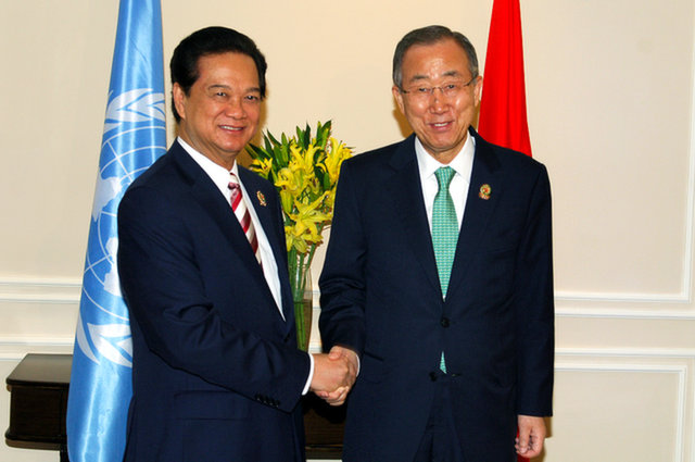 Vietnam premier asks parties to abide by international law in East Sea