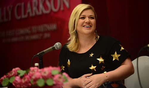Kelly Clarkson says voice is her beauty ahead of Miss Vietnam performance