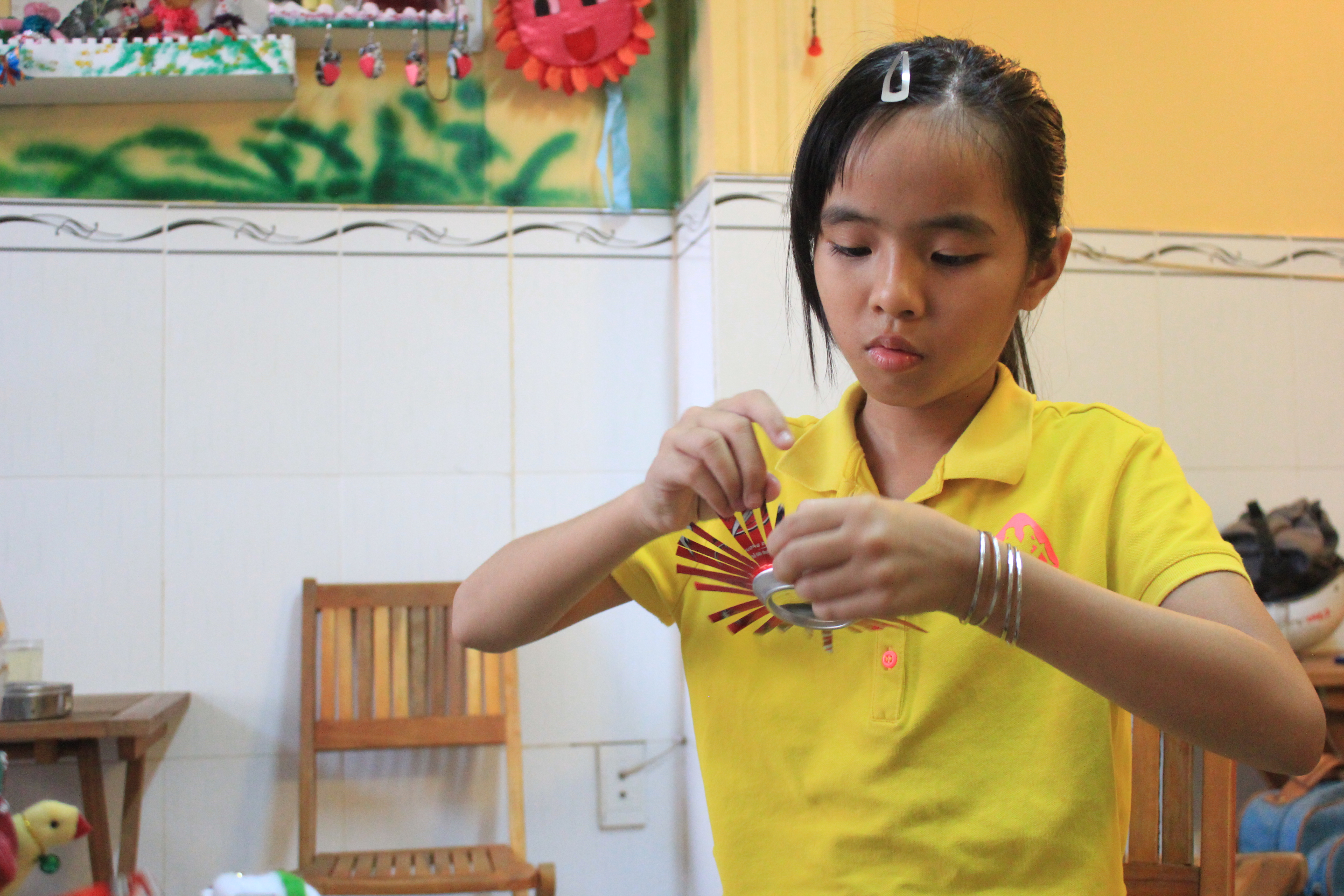 9-year-old girl runs café in Saigon to spur waste classification