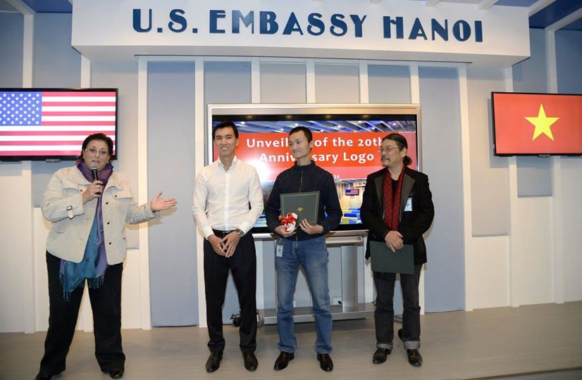 US Embassy honors winners of logo design contest to celebrate 20-yr ties with Vietnam