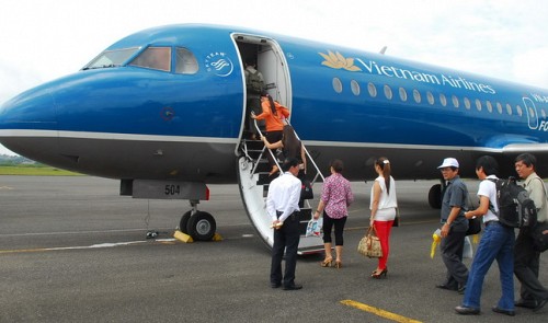 Vietnam Airlines changes 5 flights due to storm Hagupit