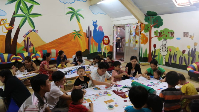 In Vietnam, artists ease pain for young eye hospital patients with colors