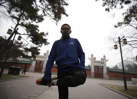 Beijing residents gasp for fresh air in the city of smog