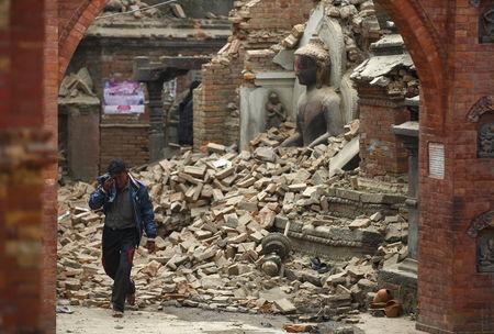 Earthquake aftershock hits Nepal and India, magnitude 6.7
