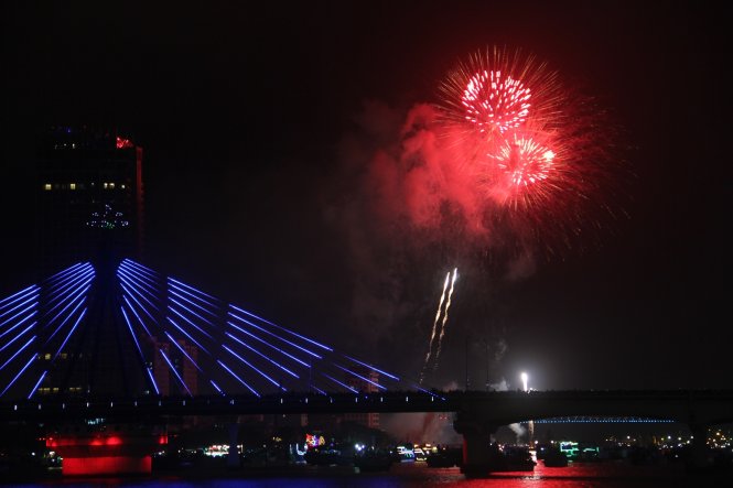Ongoing int’l Da Nang firework competition dazes masses (pics)
