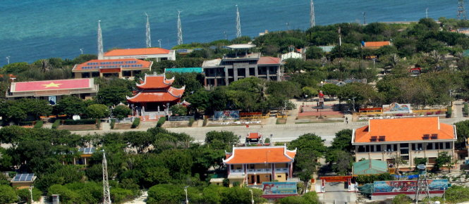 The center of Truong Sa Town with the Truong Sa Lon pagoda, the local government’s house for guests, the island’s command house, which is under-construction, the martyrs memorial, Truong Sa Town’s People’s Committee, and the island’s hall with a Vietnam national flag on its rooftop.
