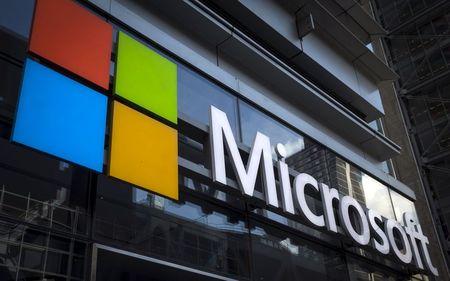 Microsoft launches Windows 10 with an eye on mobile market