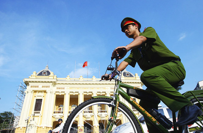 Hanoi pilots model of ‘police patrolling on bicycles’