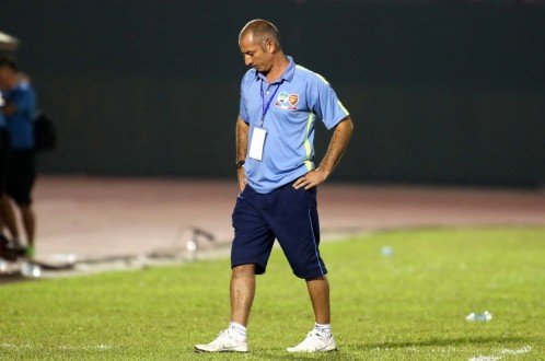 Arsenal-supported club sack head coach after 13 losses in Vietnam league