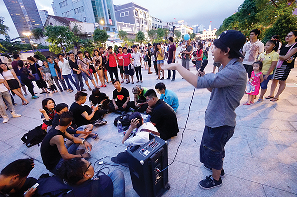 Ho Chi Minh City’s young street artists stun residents with music