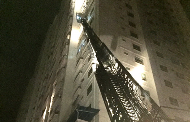 Developer of 34-story building on fire in Hanoi breaches safety rules