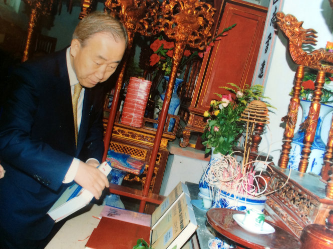 UN chief visits family worship house in Vietnam as descendant: insiders
