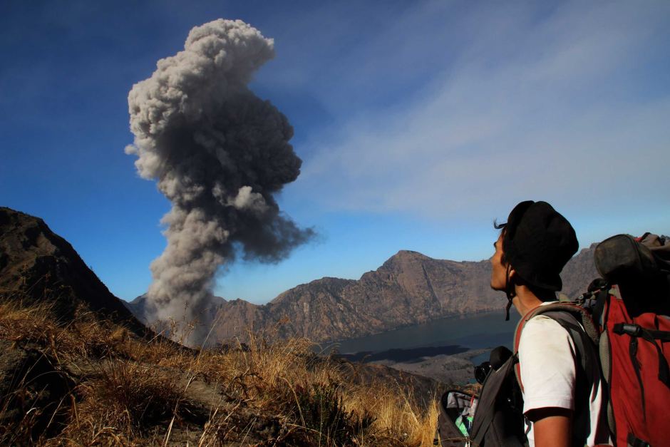 Indonesia closes Bali airport due to volcanic eruption