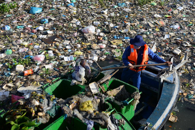 Saigon’s prettiest canal defaced by huge refuse volume