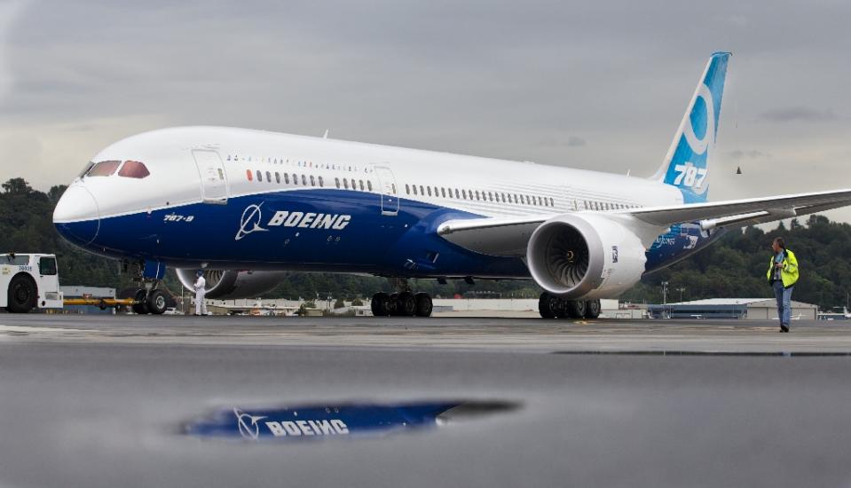 Iran says to buy 114 Airbus planes, interested in Boeing and other deals