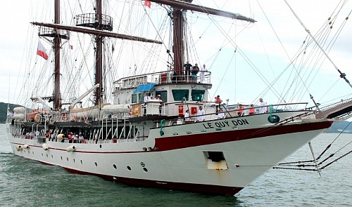 First naval sailing ship arrives in Vietnam
