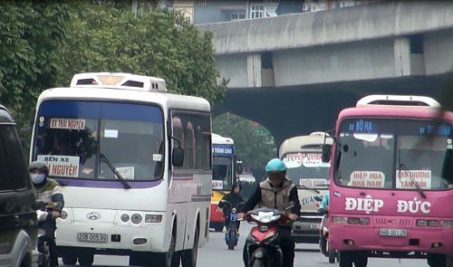 In Vietnam’s capital, passenger bus operators stall, cram, overcharge travelers
