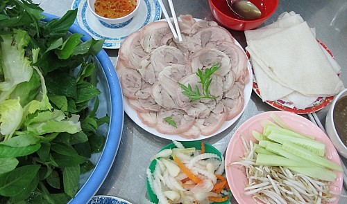Vietnam holds first-ever festival to promote dew-wetted rice paper