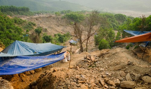 Vietnam powerless to stop illegal gold mining