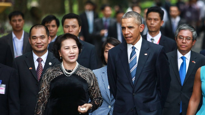 Obama visits late President Ho Chi Minh’s residence, meets legislature chairwoman (photos)