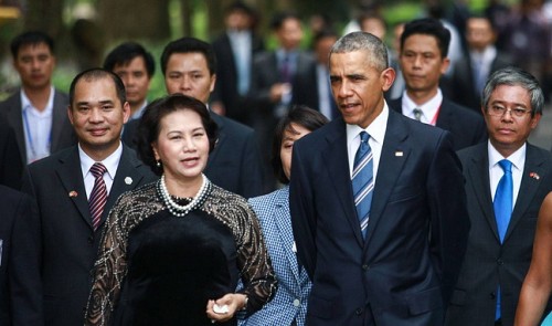 Obama visits late President Ho Chi Minh’s residence, meets legislature chairwoman