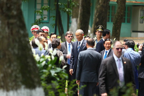 U.S. President Barack Obama is seen leaving the former residence of late Vietnamese President Ho Chi Minh in Ba Dinh District, Hanoi on May 23, 2016.
