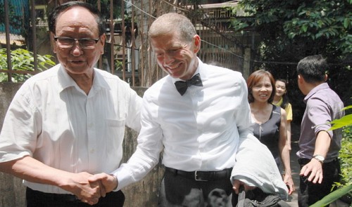 Healing handshake: Son of US ex-POW meets former warden in Vietnam
