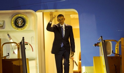 US President Obama arrives in Hanoi for three-day visit