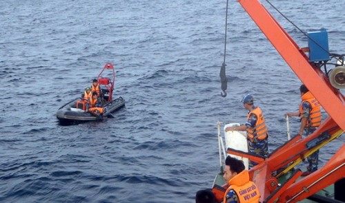 Unidentified body found near location of crashed Vietnamese coast guard plane