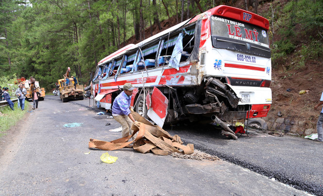 Vietnam road accident nightmare: Bus... Stop! | Tuoi Tre News