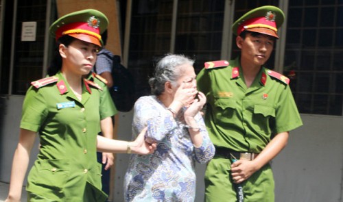 Vietnam sentences 73-yr-old Aussie woman to death for trafficking drugs