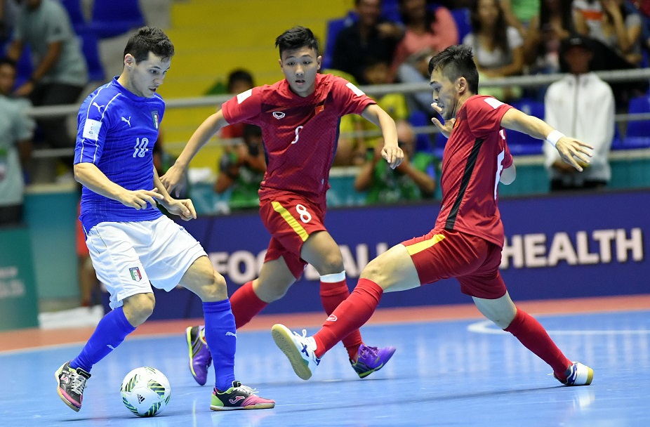 Vietnam enter next round despite loss to Italy at Futsal World Cup