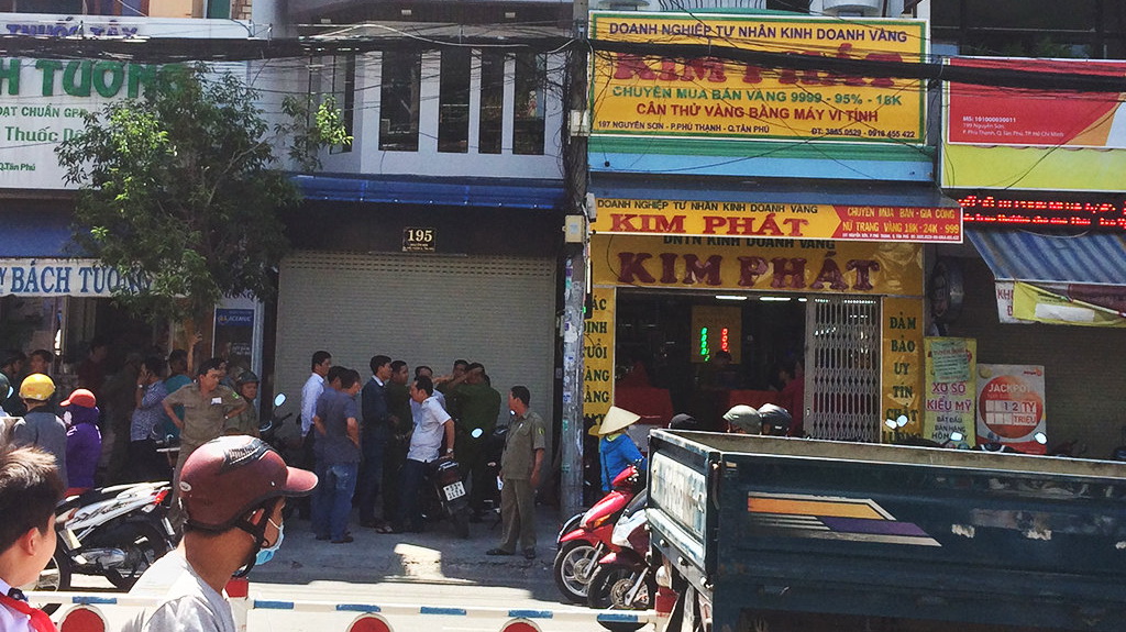 Man demands money, threatens to blow up gold shop in Ho Chi Minh City