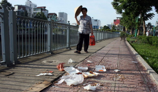 Expat suggests methods to combat public littering in Vietnam